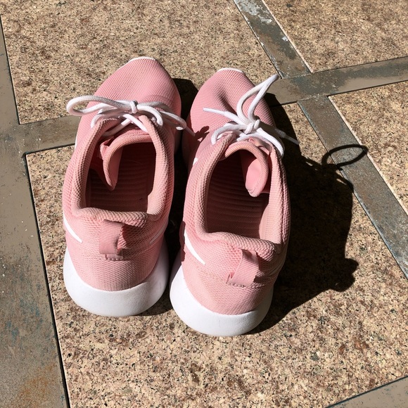 Pink Nike Roshe Shoes - Picture 4 of 7